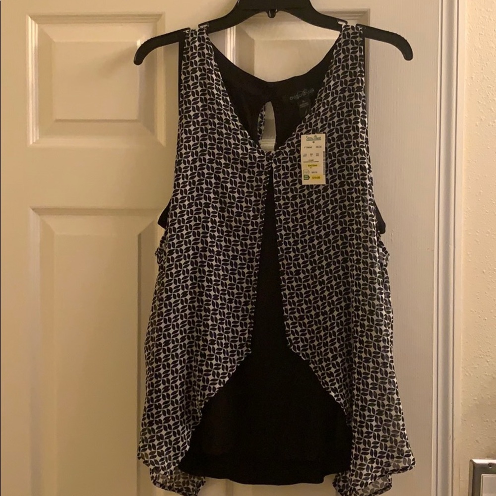 NWT Women’s tiered tank top.  Xl
